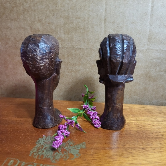 Vintage Pair of Hand Carved Wooden African Man and Woman Head Busts - Picture 5 of 17